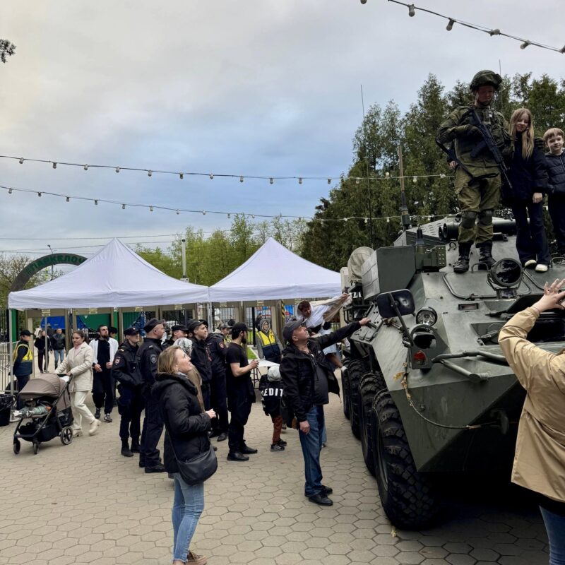 мобильные шатры 4×4 белые в парке Елочки Домодедово 9 мая